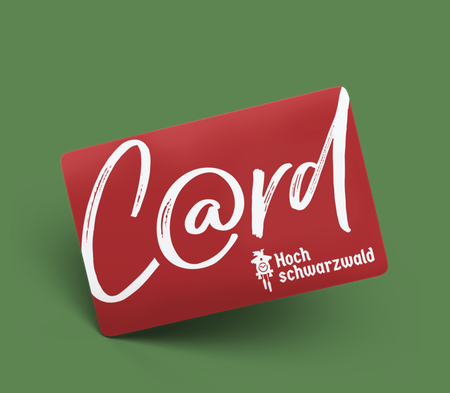 Rote Hochschwarzwald Card vor grünem Hintergrund